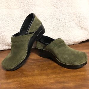 Dansko suede green professional clogs 39